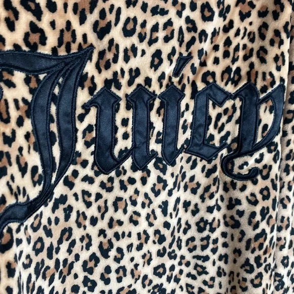 NWT!! Set💖 Juicy couture long sleeve velour pajama set cheetah print for women